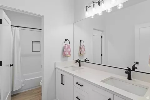 Bath - 1067 E 4155 S, Washington, UT 84780 photo 7 of 7