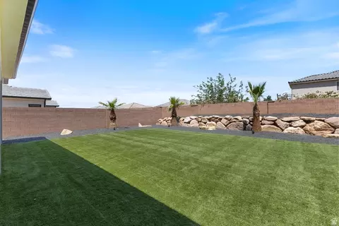 Exterior - 1067 E 4155 S, Washington, UT 84780 photo 9 of 18