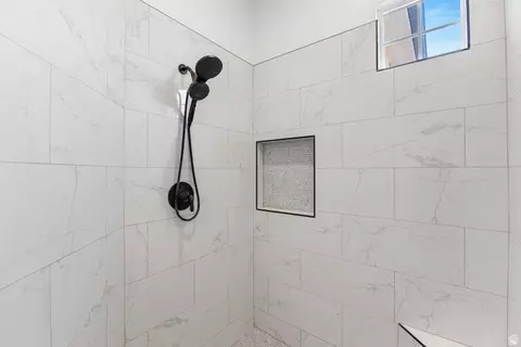 Bath - 1067 E 4155 S, Washington, UT 84780 photo 3 of 7