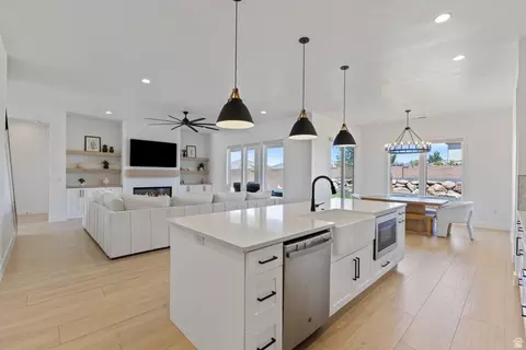 Kitchen - 1067 E 4155 S, Washington, UT 84780 photo 4 of 4