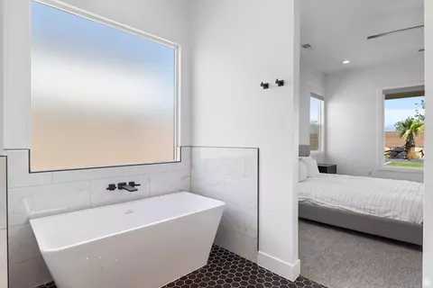 Bath - 1067 E 4155 S, Washington, UT 84780 photo 4 of 7