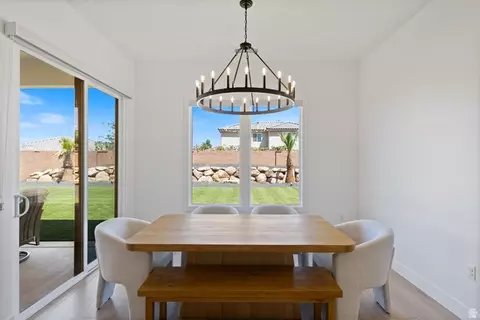Dining - 1067 E 4155 S, Washington, UT 84780 photo 1 of 2