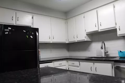 Kitchen - 182 W Garden Park Dr #182, Orem, UT 84057 photo 3 of 4