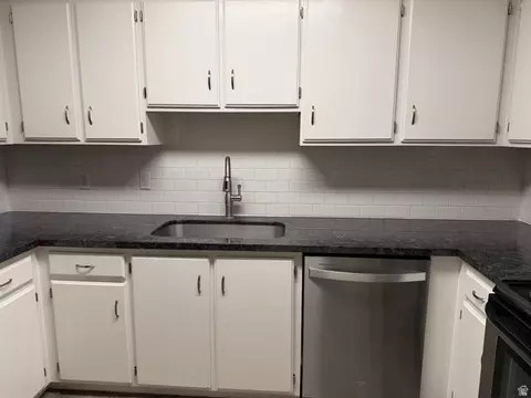 Kitchen - 182 W Garden Park Dr #182, Orem, UT 84057 photo 4 of 4
