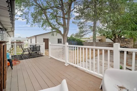 Exterior - 10368 S Crocus St, Sandy, UT 84094 photo 4 of 5