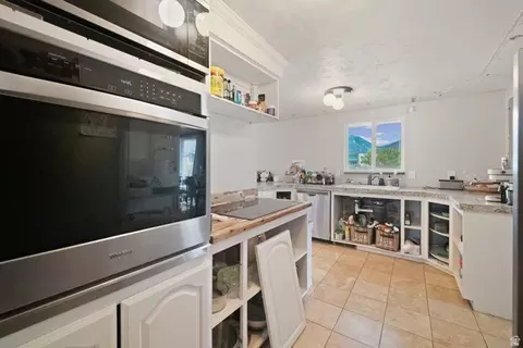 Kitchen - 10368 S Crocus St, Sandy, UT 84094 photo 4 of 4