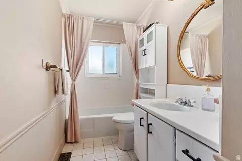 Bath - 2315 E Creek Rd, Sandy, UT 84093 photo 3 of 4