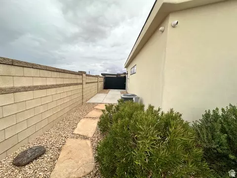 Exterior - 5658 S Ruby Dr, Saint George, UT 84790 photo 8 of 20