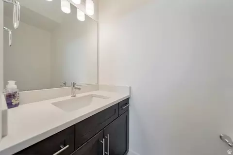 Bath - 4239 S Birkhill Blvd W, Murray, UT 84107 photo 2 of 4