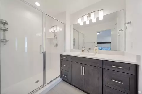 Bath - 4239 S Birkhill Blvd W, Murray, UT 84107 photo 3 of 4