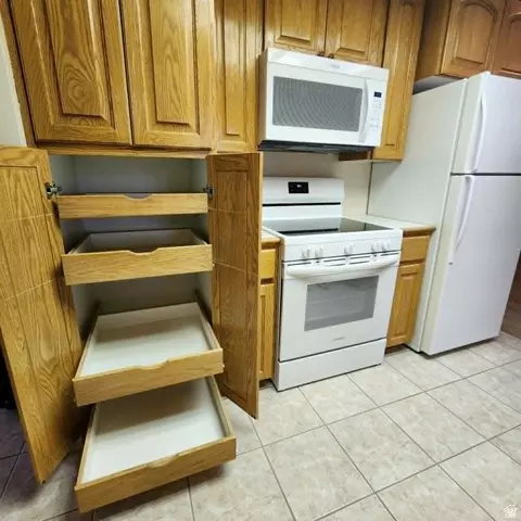 Kitchen - 228 E 1864 S, Orem, UT 84058 photo 2 of 3
