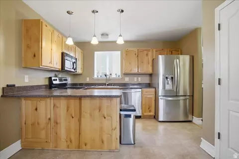 Kitchen - 7065 N Cherokee St, Eagle Mountain, UT 84005 photo 4 of 4
