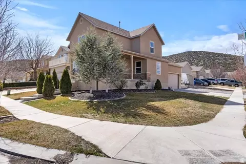 Exterior - 7065 N Cherokee St, Eagle Mountain, UT 84005 photo 4 of 10