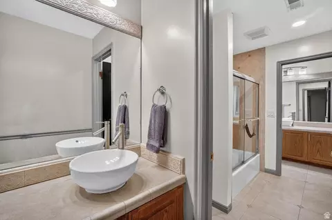 Bath - 5 Quietwood Ln, Sandy, UT 84092 photo 4 of 8