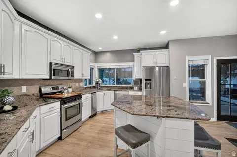 Kitchen - 5 Quietwood Ln, Sandy, UT 84092 photo 2 of 3