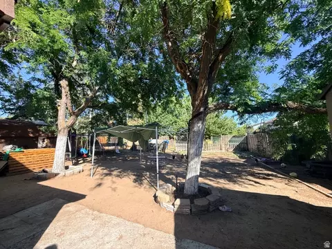 Exterior - 2466 N 1050 W, Layton, UT 84041 photo 5 of 8