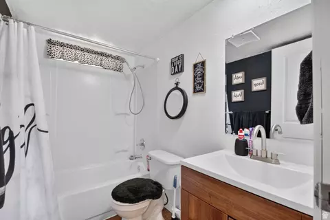 Bath - 265 S 400 E, Mayfield, UT 84643 photo 1 of 3