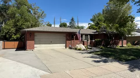 479 Evesham Dr, Murray, UT 84107 photo 2