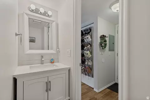 Bath - 752 E Gables St # 14B, Midvale, UT 84047 photo 2 of 3