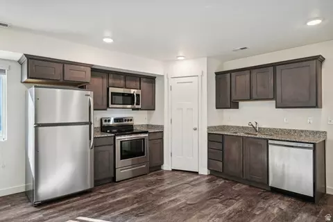 Kitchen - 4215 E Oconnell Ln, Eagle Mountain, UT 84005 photo 2 of 3