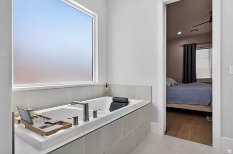 Bath - 4044 S 490 E, Washington, UT 84780 photo 3 of 5