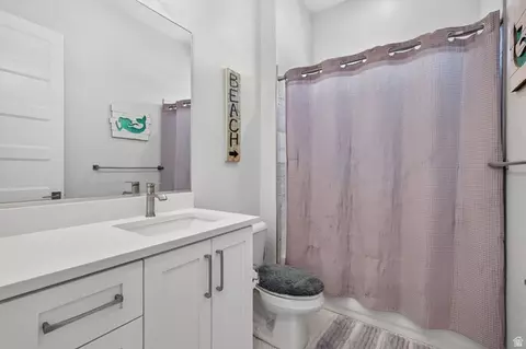 Bath - 4044 S 490 E, Washington, UT 84780 photo 4 of 5