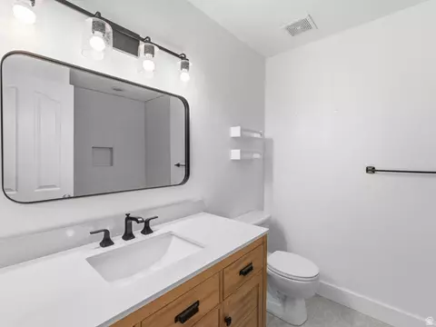 Bath - 1330 E Old Maple Ct S, Salt Lake City, UT 84117 photo 3 of 4