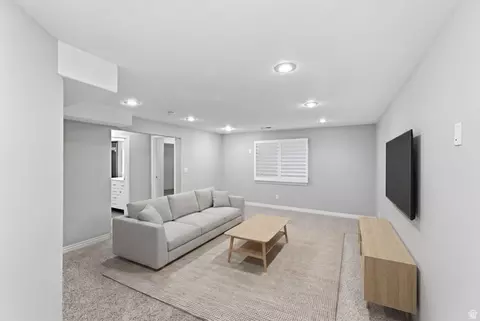 Living - 1330 E Old Maple Ct S, Salt Lake City, UT 84117 photo 3 of 4