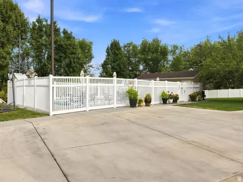 Exterior - 1330 E Old Maple Ct S, Salt Lake City, UT 84117 photo 6 of 7