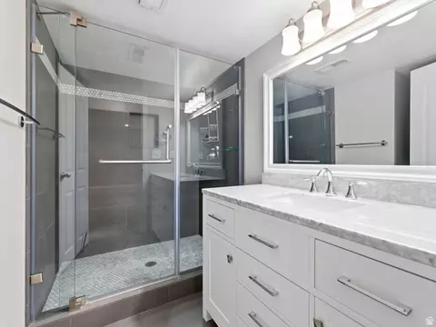 Bath - 1330 E Old Maple Ct S, Salt Lake City, UT 84117 photo 4 of 4