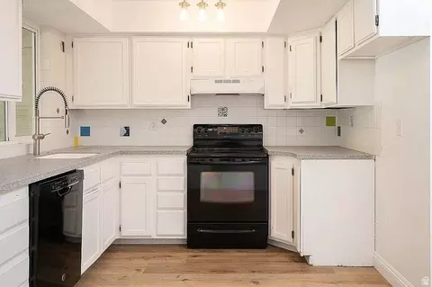 Kitchen - 547 N 200 W #547, Bountiful, UT 84010 photo 2 of 2