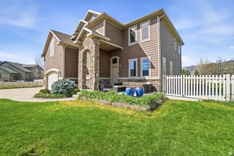 Exterior - 5462 E 2575 N, Eden, UT 84310 photo 2 of 11