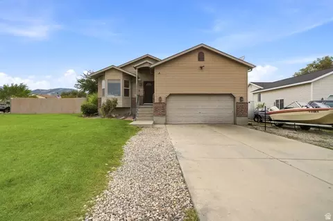 2932 S Fetzer Dr, Magna, UT 84044