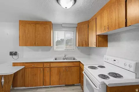 Kitchen - 626 S 400 E #A-B, Payson, UT 84651 photo 2 of 2