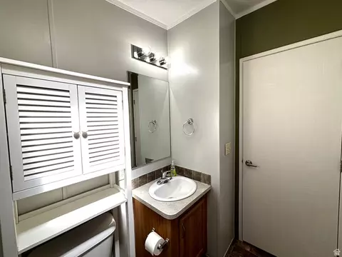 Bath - 65 N Mcelhaney Ln, Moab, UT 84532 photo 8 of 9
