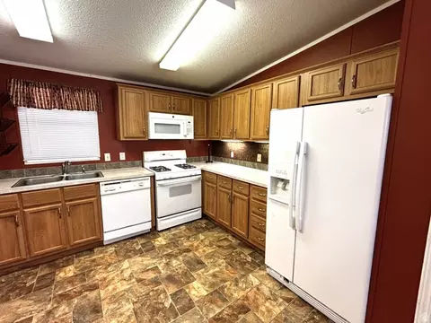 Kitchen - 65 N Mcelhaney Ln, Moab, UT 84532 photo 3 of 4
