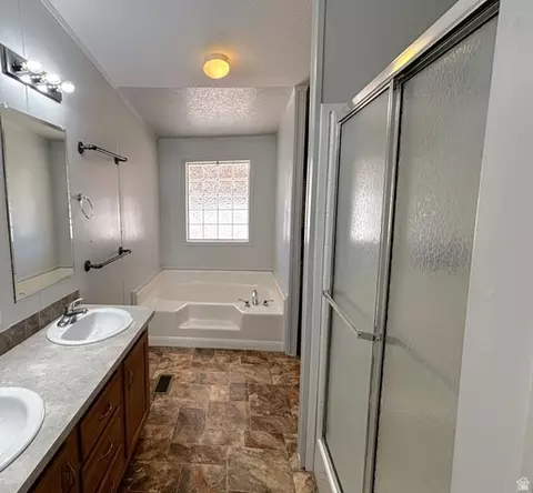 Bath - 65 N Mcelhaney Ln, Moab, UT 84532 photo 1 of 9