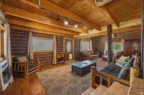 Living - 1093 N Shadow Way E, Fairview, UT 84629 photo 6 of 8