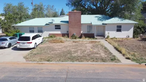 102 Continental St, Blanding, UT 84511