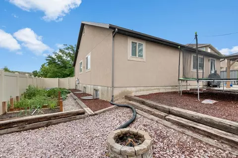Exterior - 7555 N Pinecone Rd, Eagle Mountain, UT 84005 photo 3 of 6