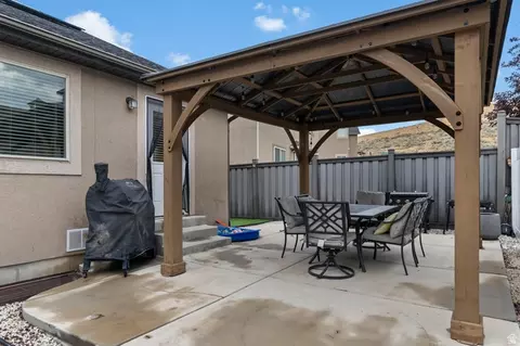 Exterior - 7555 N Pinecone Rd, Eagle Mountain, UT 84005 photo 2 of 6