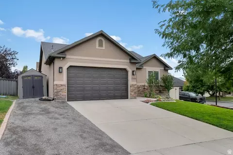 Exterior - 7555 N Pinecone Rd, Eagle Mountain, UT 84005 photo 6 of 6