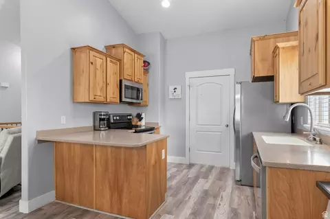 Kitchen - 7555 N Pinecone Rd, Eagle Mountain, UT 84005 photo 2 of 4