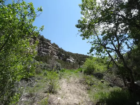 8578 W Red Clouud Loop Rd, Vernal, UT 84078 photo 2