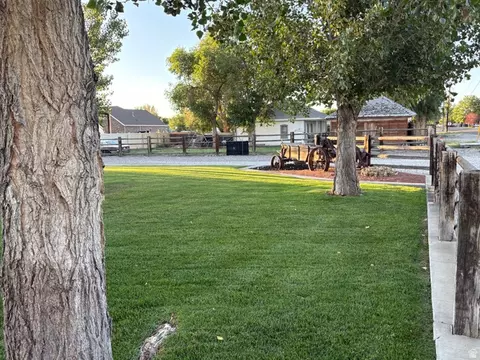 Exterior - 75 E 500 S, Redmond, UT 84652 photo 6 of 35