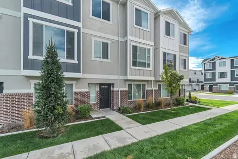 Exterior - 1896 S 1030 W #412, Orem, UT 84057 photo 4 of 19