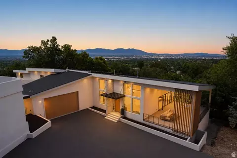 2662 E Comanche Dr, Salt Lake City, UT 84108