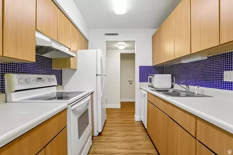 Kitchen - 34 W Lester Ave #E-23, Salt Lake City, UT 84107 photo 2 of 2