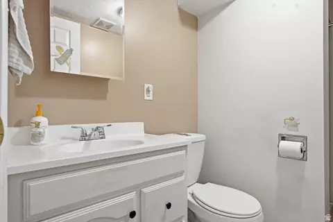 Bath - 442 E 2050 N, North Ogden, UT 84414 photo 2 of 3