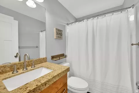 Bath - 252 E 1875 S, Roosevelt, UT 84066 photo 2 of 2